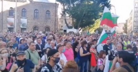 Burno i u Bugarskoj: Građani brane predsjednika