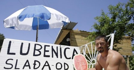 ŠEMSO IZ MOSTARA IMA HIT NATPIS NA ŠTANDU, EVO KAKO PRODAJE LUBENICU: Ovo je nadmašilo i KRISTINU MANDARINU!