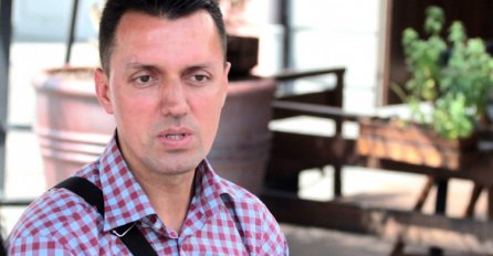 "Kao sad da gledam babu Aziza, pita me hoću li s njim i braćom šumom, ili ću s majkom u Potočare. A ja ne znam šta da odgovorim..."