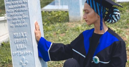 NEJRA JE DOŠLA U POTOČARE DA KAŽE SVOM BABI JEDNU STVAR: Slika iz Srebrenice koja je rasplakala sve