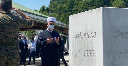 Brojne delegacije položile cvijeće i odale počast žrtvama srebreničkog genocida