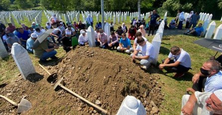 Otac Ahmo ukopao sina Salku, a Fikret oca Hasana