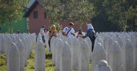 PORUKE IZ SREBRENICE KOJE KIDAJU DUŠU: I kamen bi zaplakao (VIDEO)