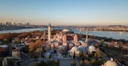Turski mujezin preminuo u Aja Sofiji tokom službe!