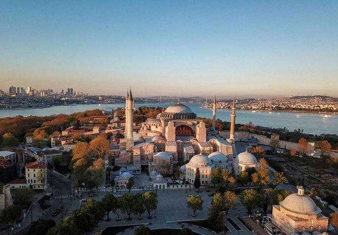 Tragedija u Aja Sofiji: Turski mujezin preminuo u džamiji