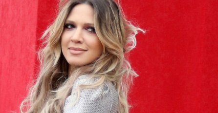 STIGAO NOVI ČLAN U PORODICU, MILICA ODMAH OBJAVILA SLIKU: Grli ga i ljubi cijelo vrijeme, ČESTITKE PLJUŠTE (FOTO)