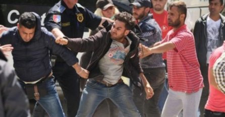 BILO JE IZUZETNO ŽESTOKO U OVOM BH. GRADU Masovna tučnjava migranata, ima i zbodenih, OVO SU PRVE INFORMACIJE