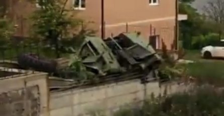 STRAVIČNA NESREĆA, KAMION SLETIO U DVORIŠTE, IMA POVRIJEĐENIH: Stigle tužne vijesti