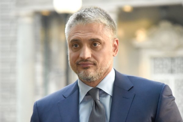 negotiations-for-the-new-manda-97264-photo-e-stock-darja-balsic