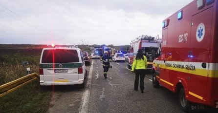 PREVRNUO SE AUTOBUS, IMA POVRIJEĐENIH: Sletio sa puta, objavljene informacije