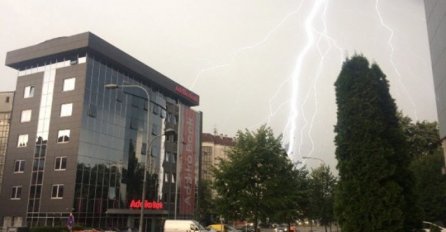 SIJEVALO I GRMILO, NEVRIJEME PARALISALO GRAD, NAROD BEZ STRUJE: Evo gdje je najkritičnije 