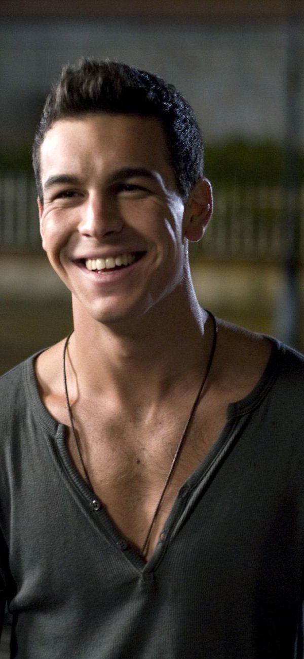 wallpapersden-com-mario-casas-hd-pics-1242x2688