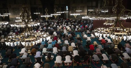 Prvi sabah-namaz u prepunoj Aja Sofiji u posljednjih 86 godina