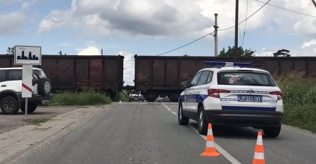 STRAVIČNA NESREĆA, POGINULI RODITELJI: Hitna pomoć na licu mjesta