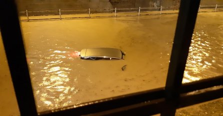 SLIKA KOJA PRIKAZUJE SAV UŽAS POPLAVA U ZAGREBU: Muškarac zarobljen, POGLEDAJTE kako je završio