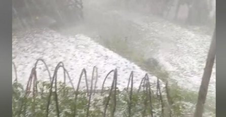 NAŠU DRŽAVU POGODILO NEVRIJEME, SVE SE ZABIJELILO OD GRADA: Snažna oluja nosila sve pred sobom, OBJAVLJEN SNIMAK