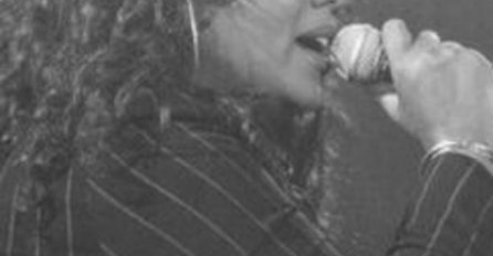 CIJELU SEDMICU JE BILA POSEBNA, A ONDA JE PREMINULA: Slavna pjevačica mlada izgubila život