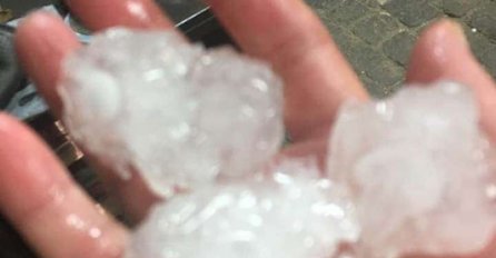 OLUJA DIVLJALA U REGIONU, PLJUŠTALA KIŠA, LUPALA TUČA VELIČINE JABUKE: Sve je uništeno, potresni prizori (FOTO)