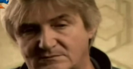 ESTRADA U SUZAMA, PJEVAČ TEŠKO POVRIJEĐEN U SAOBRAĆAJNOJ NESREĆI: Smješten u bolnicu, mole se za njega! (FOTO)