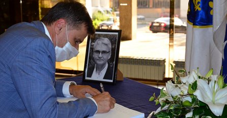 Novalić se upisao u Knjigu žalosti koja je otvorena povodom smrti Bukvarevića