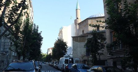 Klanjan bajram-namaz u Beogradu: Manje vjernika u Bajrakli džamiji zbog koronavirusa