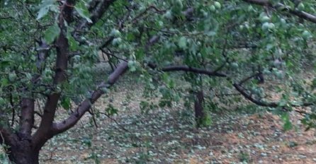 GRAD UNIŠTIO OVAJ DIO DRŽAVE,JAKA LEDENA KIŠA SVE POVALJALA: Mještani u strahu, POGODILO IH ŽESTOKO NEVRIJEME