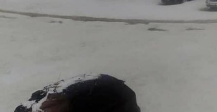 APOKALIPTIČNI PRIZORI, SVE SE ZABIJELILO, STRAVIČNO NEVRIJEME PROTUTNJALO GRADOM: Uništeni automobili, evo gdje je najkritičnije! (FOTO)