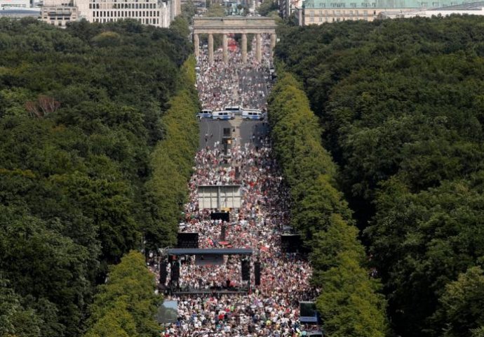 U Berlinu protesti, više od 15.000 ljudi na ulici: Traže samo jedno