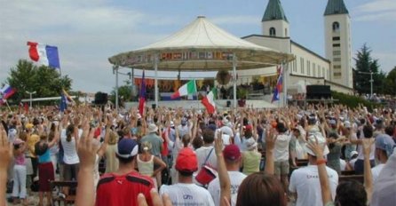 Uprkos koroni, hiljade mladih katolika na festivalu u Međugorju