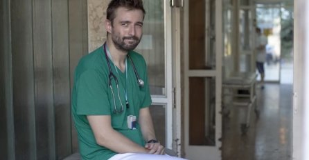 SRPSKI DOKTOR PLAKAO PRED BOLNICOM, PRIŠLI SU MU I OTKRILI ŠTA MU SE DESILO: 6 mjeseci liječi zaražene, a onda mu je stigla DIVNA VIJEST!