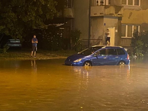 poplave-tuzla-noc-august-fb1