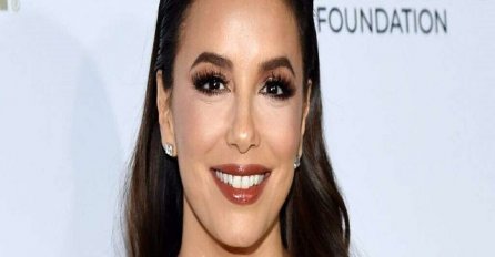  FATALNA U PETOJ DECENIJI: Glumica fotografijom u kupaćem kostimu uzdrmala Instagram