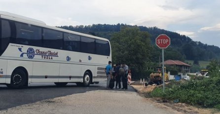 Migranti iz Tuzle i Sarajeva idu autobusima u Krajinu