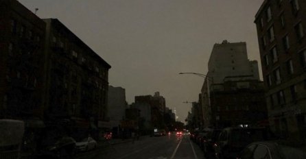 MRKLI MRAK ZAVLADAO GRADOM, OLUJA UNIŠTAVA SVE PRED SOBOM: Zavladala panika, stižu prve informacije s lica mjesta! (VIDEO)