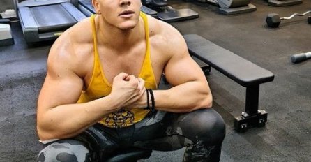 SLOBODAN RADANOVIĆ U LOŠEM STANJU, TIJELO PUNO MODRICA, POKAZAO LEĐA I SVI SU ZGROŽENI: Poznato šta mu se desilo!