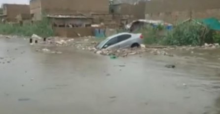 POPLAVE NOSE SVE PRED SOBOM, BROJ POGINULIH RASTE IZ DANA U DAN: Oglasili se meterolozi, najgore tek slijedi?!