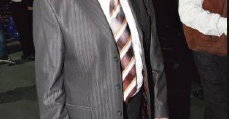 SINOVE MILOŠA BOJANIĆA SVI ZNATE, A ČEKAJTE DA VIDITE NJEGOVE SNAJKE! PRAVE BOMBE: Crnka i plavuša, svi im se bacaju NA KOLJENA!