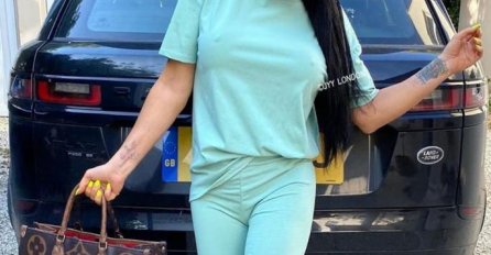 POZNATA PJEVAČICA SLOMILA OBJE NOGE, HITNO HOSPITALIZOVANA: Upravo stigle tužne vijesti