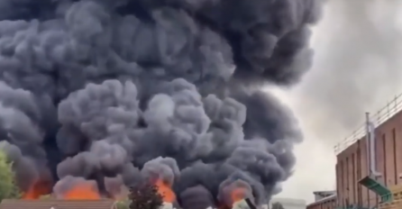 STRAŠNA EKSPLOZIJA U GLAVNOM GRADU, CRNI DIM GUTA SVE PRED SOBOM: Kilometrima od nesreće prijeti opasnost