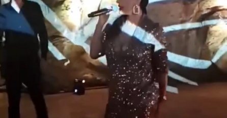 CECA JE OBUKLA ŠLJAŠTEĆU ODIJEVNU KOMBINACIJU: Kad je ustala i zapjevala, SVI U ČUDU GLEDALI - EVO KAKO IZGLEDA