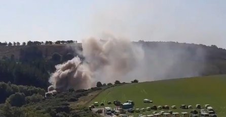 STRAHUJE SE DA IMA MRTVIH, VOZ ISKOČIO IZ ŠINA, KULJA GUST CRNI DIM: Poznat razlog stravične nesreće!