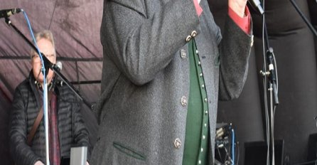 LEGENDARNI pjevač u komi i na respiratoru: "Svi smo očekivali za par dana da će izaći i da će biti sve dobro''  Bori za život u bolnici!