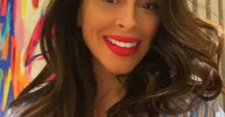 ANA SEVIĆ POKAZALA TRUDNIČKI STOMAČIĆ, OTIŠLA NA MORE PA OBJAVILA PROVOKATIVNU SLIKU: Muškarcima vilice do poda!