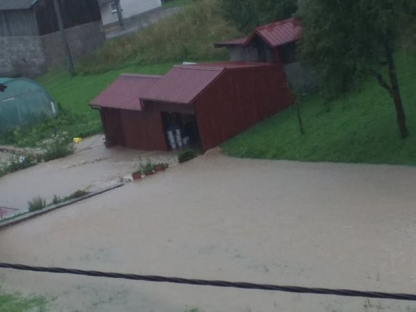 cazin-bih-nevrijeme-poplava-saobracaj-august2020-cazinnet1