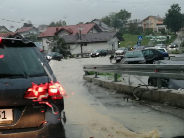 cazin-bih-nevrijeme-poplava-saobracaj-august2020-cazinnet