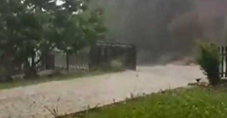 "OVO JE STRAŠNO", JEZIVO NEVRIJEME PROTUTNJALO DRŽAVOM, VJETAR RUŠIO DRVEĆE: Objavljeni snimci, SVE POTOPLJENO - OVA MJESTA NAJUGROŽENIJA