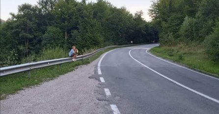 OVA SLIKA JE VEČERAS RASPLAKALA CIJELU BIH: Uslikao je dječaka kako plače, A ONDA MU JE ISPRIČAO ŠTA SE DESILO - srce da pukne