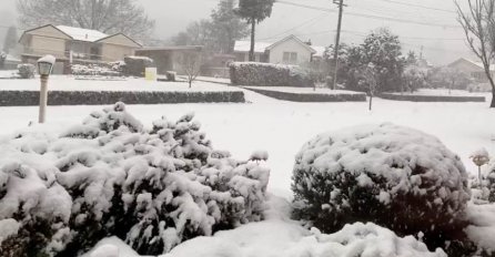 SNIJEG NAPADAO, IMA GA VIŠE OD 1 METAR: Narod u šoku, pogledajte NEVJEROVATNE PRIZORE! KAO USRED JANUARA (FOTO)
