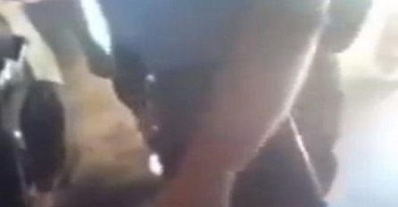 URNEBESAN VIDEO IZ BIH: Policajac objašnjava migrantima šta će se desiti ako naradou 'prekipi'!  "Fire, bum, Bosnian people"