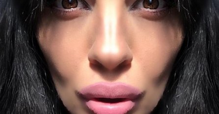 ISPLIVALE SLIKE ZADRUGARKE, NA INFUZIJI, PRIKOVANA ZA KREVET, JEDVA GOVORI.... Oglasili se najbliži, plaše se  najgoreg!